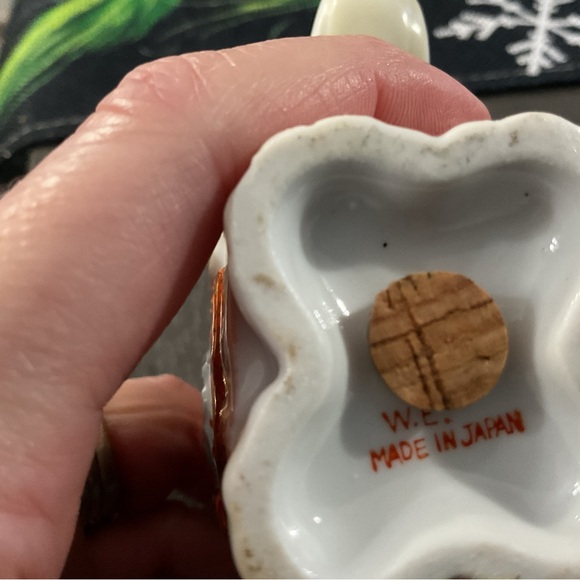 Vintage salt and pepper shakers - Picture 6 of 6